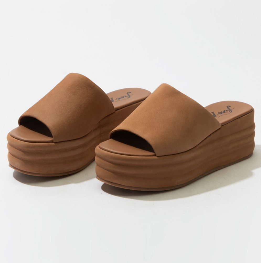 NWOT Free people Harbour flatforms size 7